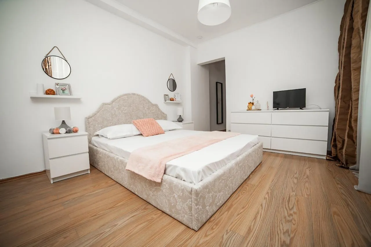 Smart Rooms Bucharest 3*,  Romania